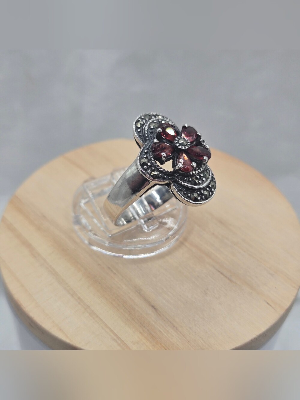 Sterling Silver Garnet Floral Ring - Deep Red Gemstone Design Marked 925 Size 10 - Picture 2 of 4